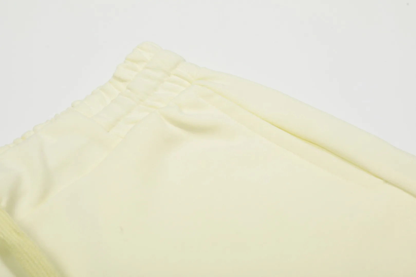 P146 💰 "Top Quality" Style Number: D910# [Ralph Lauren Paul Small Label War Horse Basic Women's Shorts] ✅Slim and sexy slim-fitting model for hot girls, six-color colorful hair ✅Summer fresh, classic and versatile drawstring basic classic shorts ✅Lazy style must-have item, small fresh feeling on the upper body ✅Air cotton is soft, comfortable and breathable, retro and textured ✅Specialized for platform live broadcast, wholesale entity, summer running volume ✅Simple and easy to match, light American style, super great ✅Standard for summer, small and sexy is YYDS, a must for petite girls Size: S-L #Elastic waistline can be stretched Color: Black White Gray Pink Apricot Green